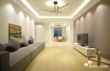 modern renovated 3br flat to rent in Jingan